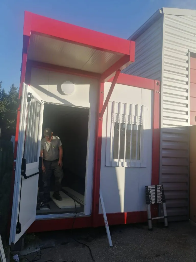 Vente 2 vestiaires modulables pour le SDIS des Bouches du Rhône à Noves