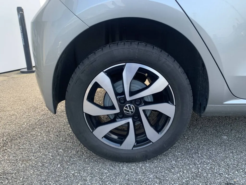 Volkswagen UP d'occasion essence 65cv proche de Caudebec