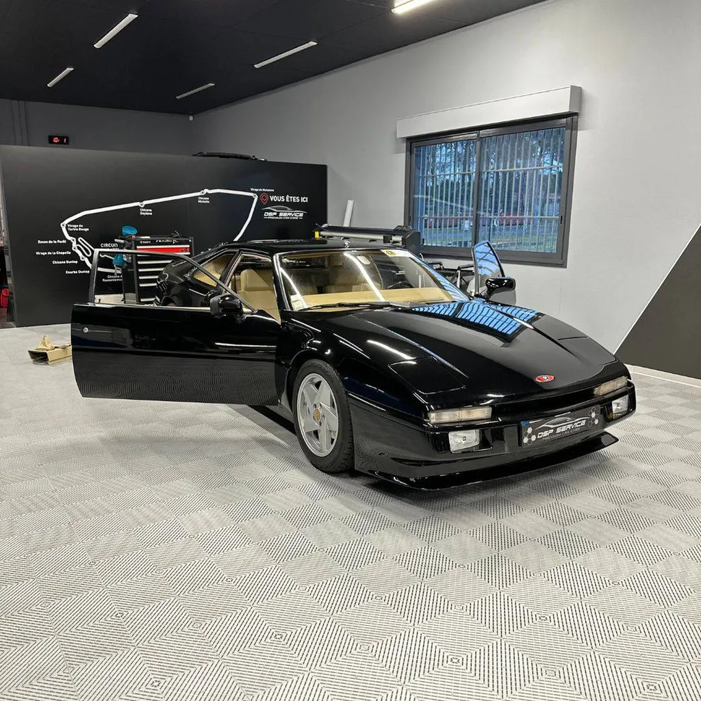 Repigmentation du cuir sur une Venturi 521 Cup à Le Mans (72)