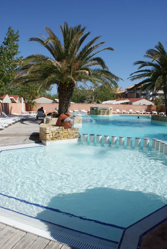 Camping et piscine chauffée pour petit et grand en camping 4 étoiles à Vias-Plage