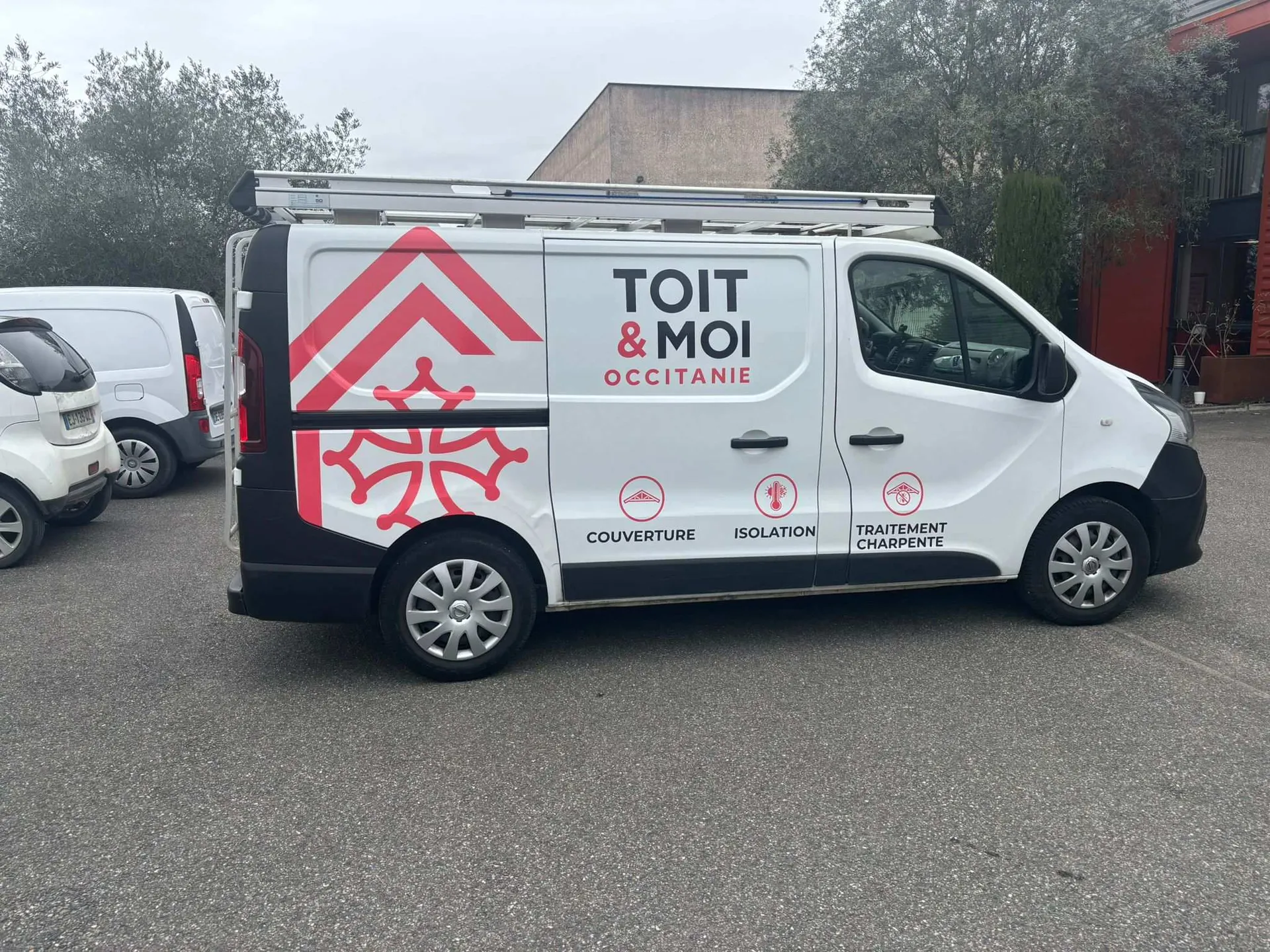Flocage de véhicule à Toulouse pour le couvreur Toit et Moi Occitanie