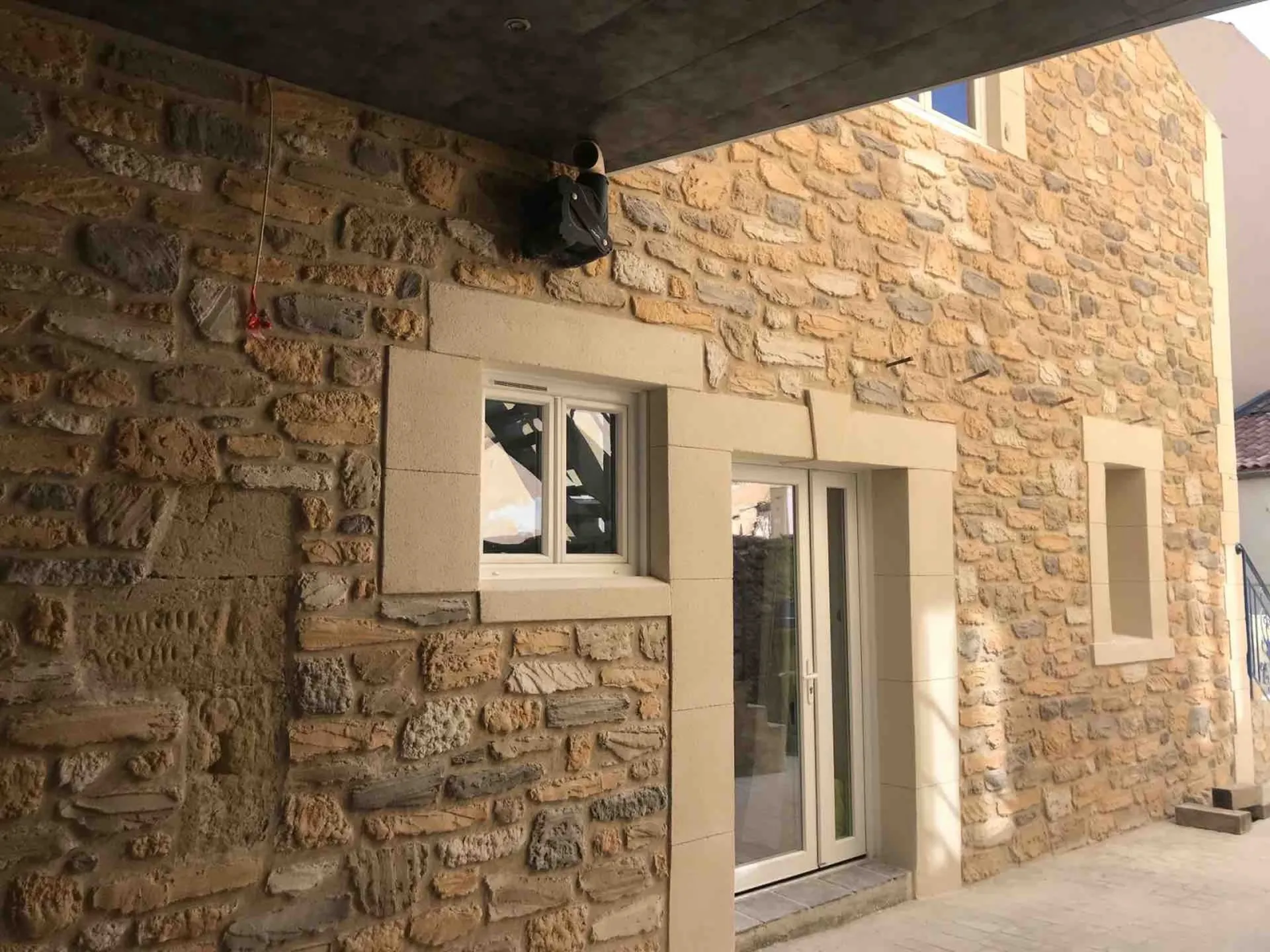 Rénovation mur en pierre sur une maison de village à Boujan-sur-Libron proche de Béziers