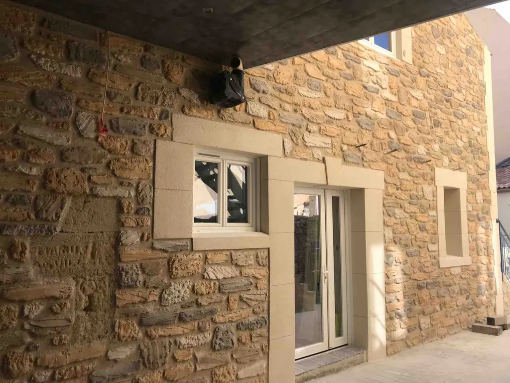 Rénovation mur en pierre sur une maison de village à Boujan-sur-Libron proche de Béziers
