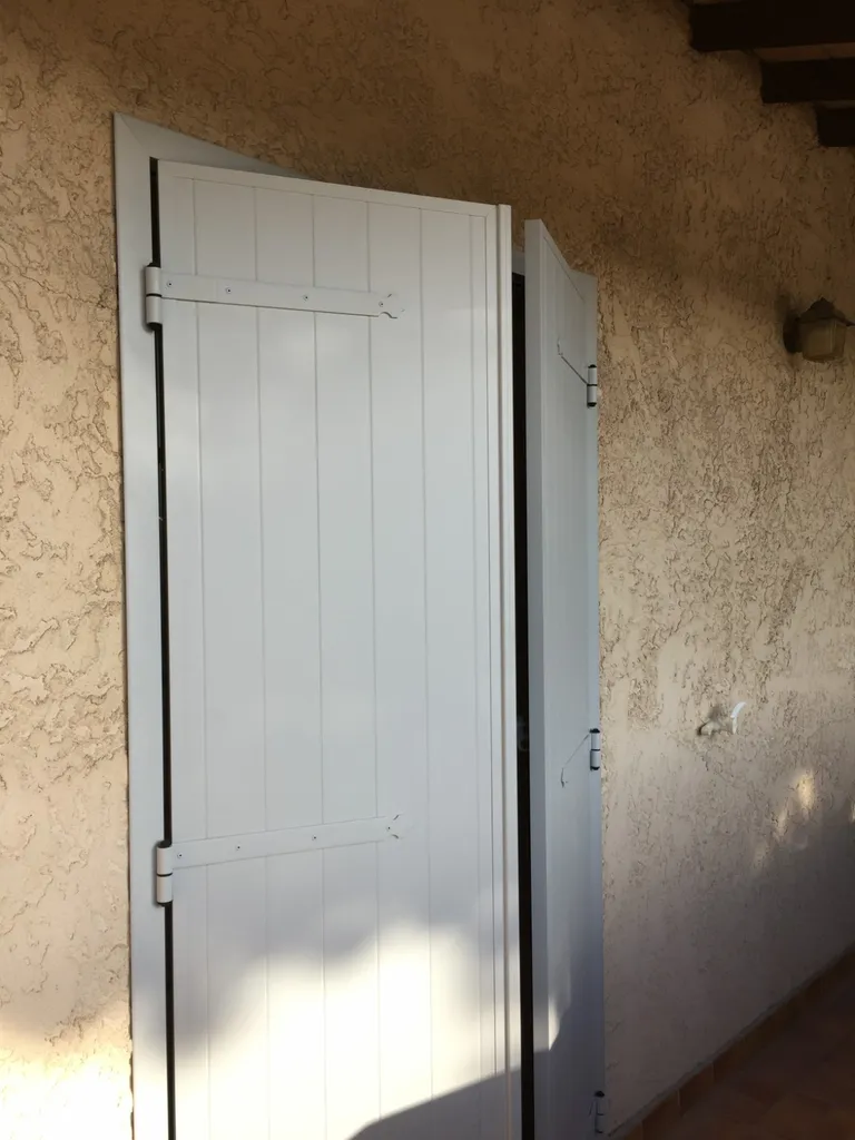 Volets battants trotter sur Martigues