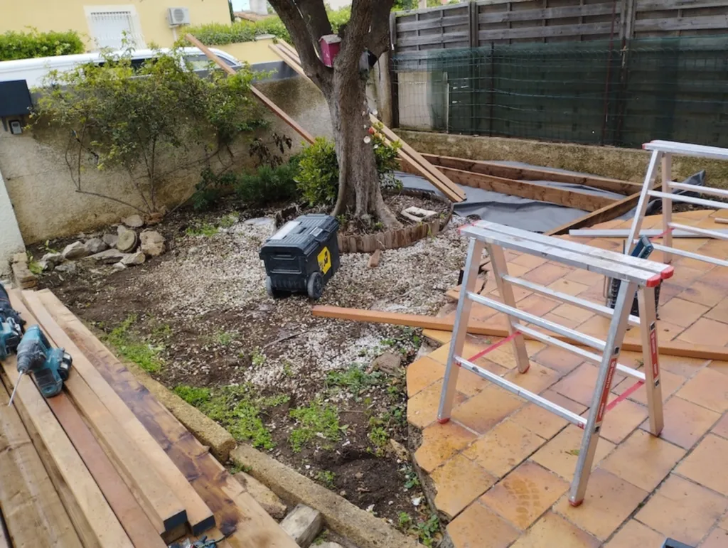 Agrandissement d’une terrasse en bois exotique Jatoba pour un espace extérieur transformé et chaleureux  à Frontignan proche de Sète
