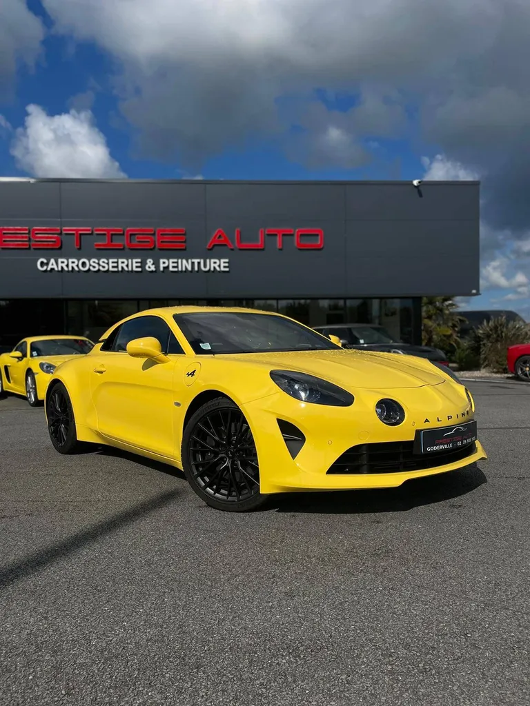 Renault Alpine A110 jaune à Goderville proche de Rouen