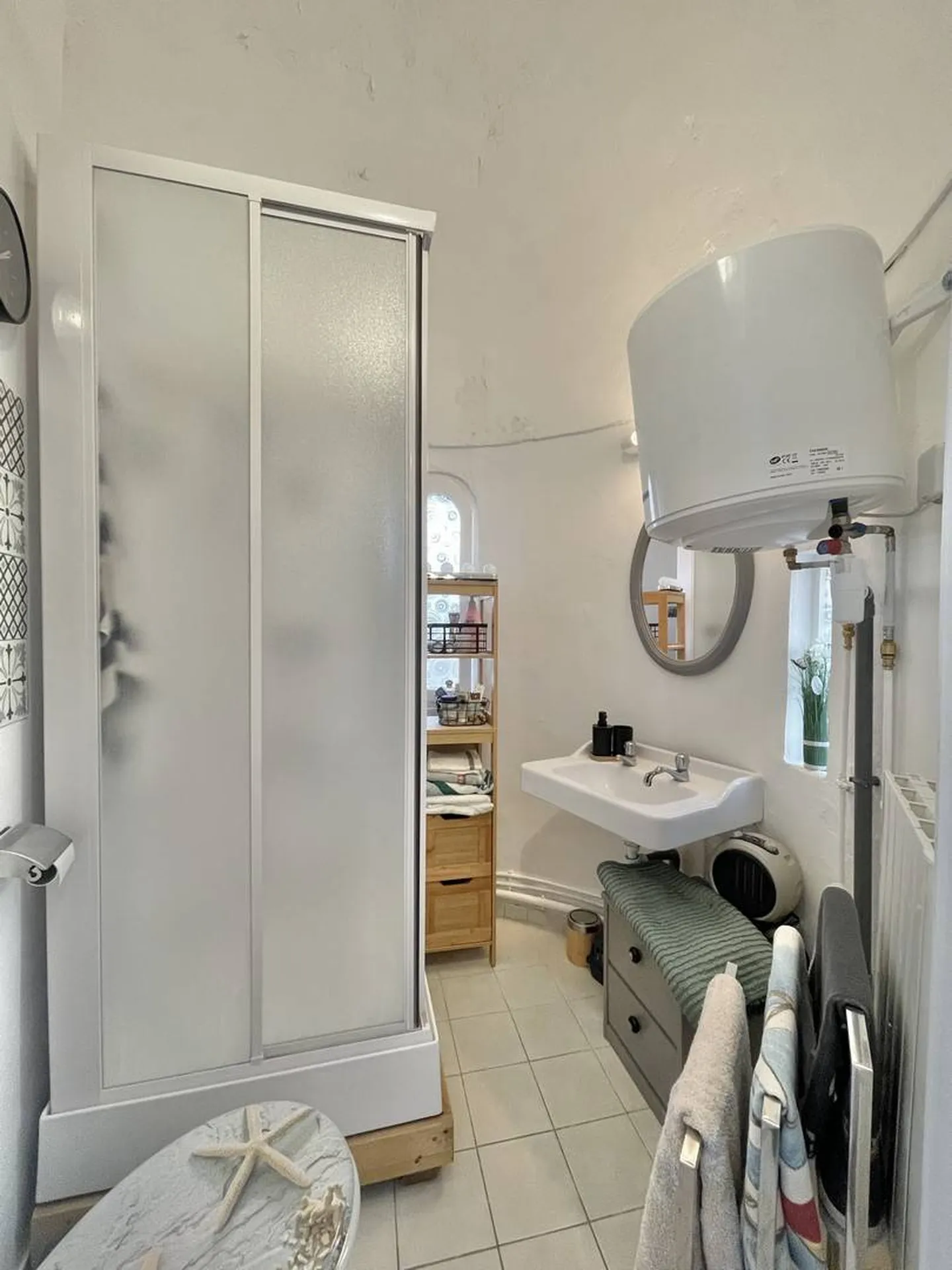 Investissement immobilier à Dieppe : Appartement avec jardinet privatif : Un bien unique avec un extérieur agréable et une place de parking privée.