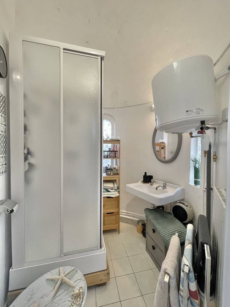 Investissement immobilier à Dieppe : Appartement avec jardinet privatif : Un bien unique avec un extérieur agréable et une place de parking privée.