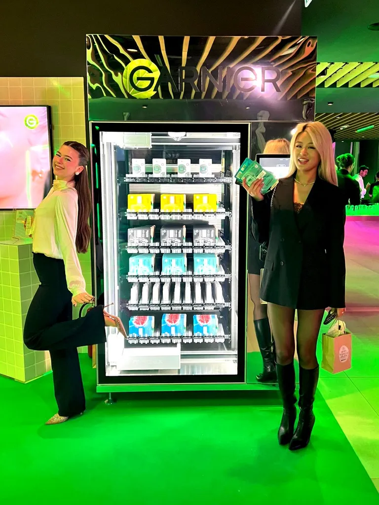 Location de distributeur automatique de cosmétiques pour l'animation événementielle de la marque Garnier lors d'un salon professionnel