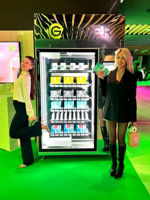 Location de distributeur automatique de cosmétiques pour l'animation événementielle de la marque Garnier lors d'un salon professionnel