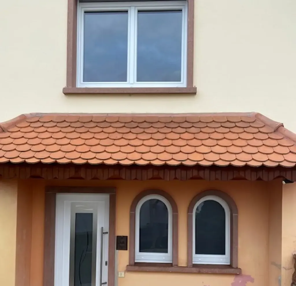 Pose de fenêtres PVC sur mesure avec double vitrage isolant pour rénovation de maison à Obernai Bas-Rhin