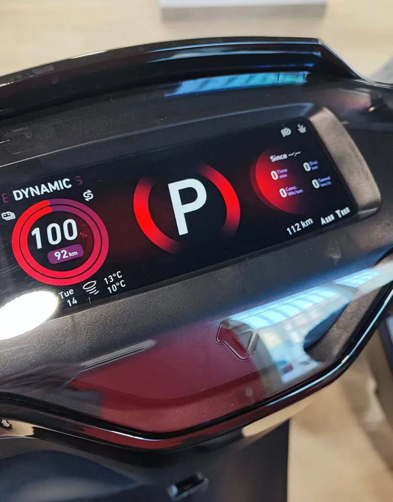 SCOOTER ÉLECTRIQUE OCCASION NIU MQI GT EVO ÉQUIVALENT 125cc DU 06/2022 AVEC 112 KM.