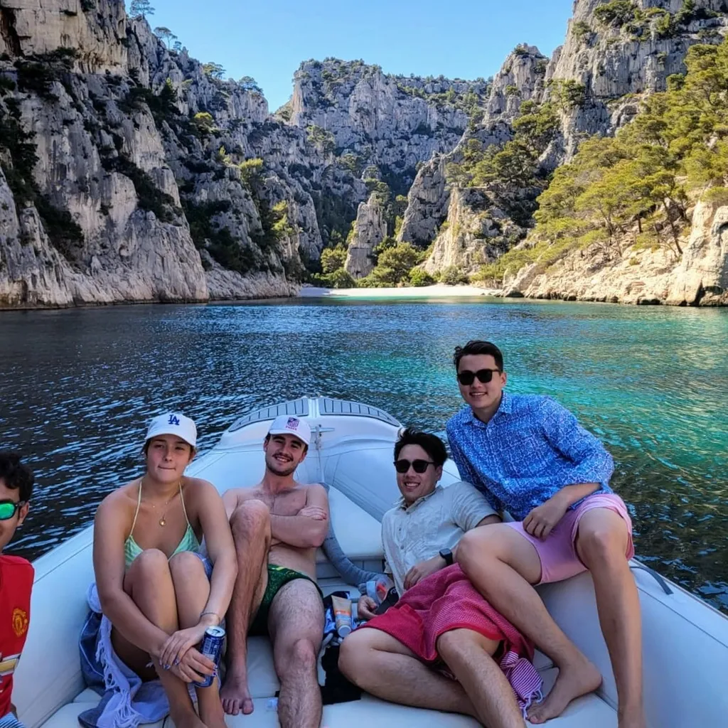 Balade en bateau dans les Calanques : visite privée ou visite partagée, comment choisir avec L'Eden Boat ?