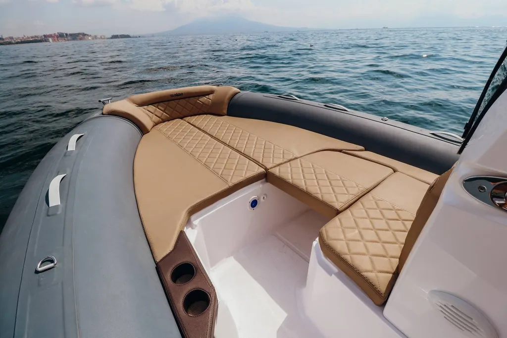 Bateau pneumatique soleil 18 neuf au Lamentin en Martinique