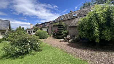 A vendre Authentique demeure normande 260m² issue de deux longères, 5 chambres, dépendances et jardin paysager 3400m², environnement privilégié proche Blangy-sur-Bresle 76340.