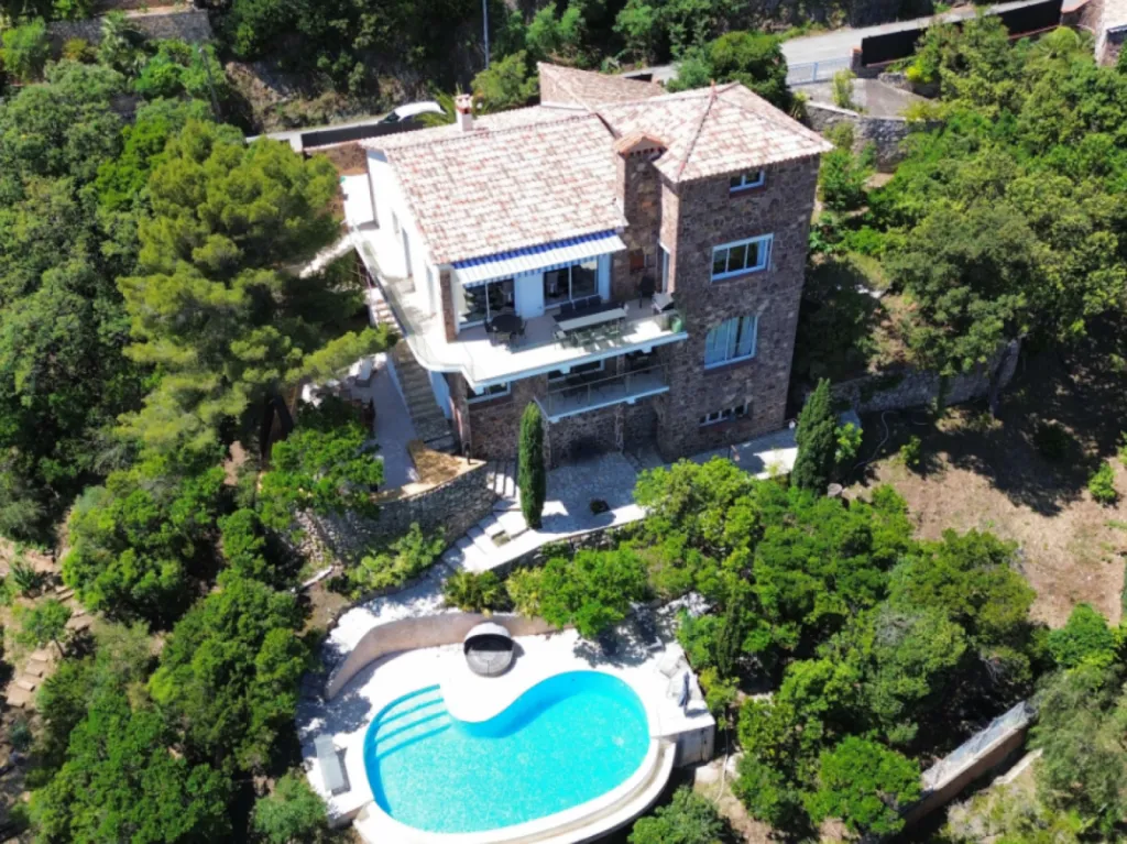 Villa 5 pièce(s) 4 chambre(s) 150 m² Les Issambres (83380)