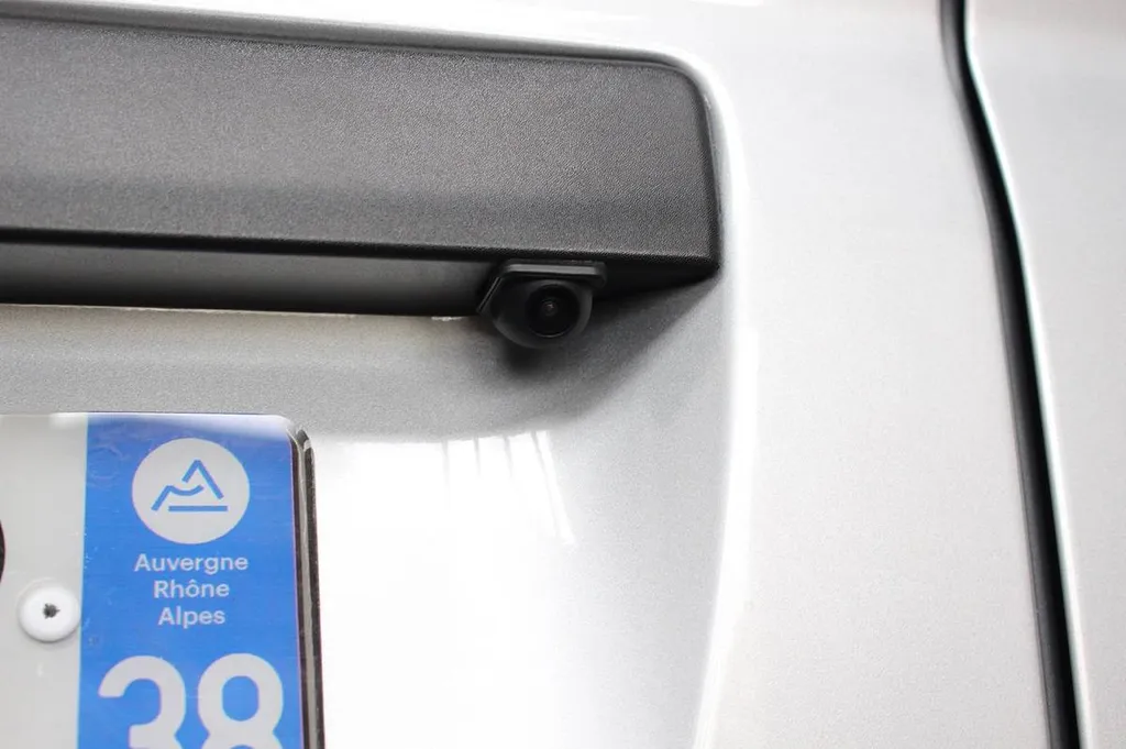 Pose d'une caméra de recul sur utilitaire Lyon Access Auto