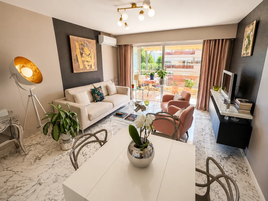 VIAGER OCCUPE : ANTIBES, appartement 2 pièces + terrasse, lumineux, calme, dans résidence avec piscine + parking