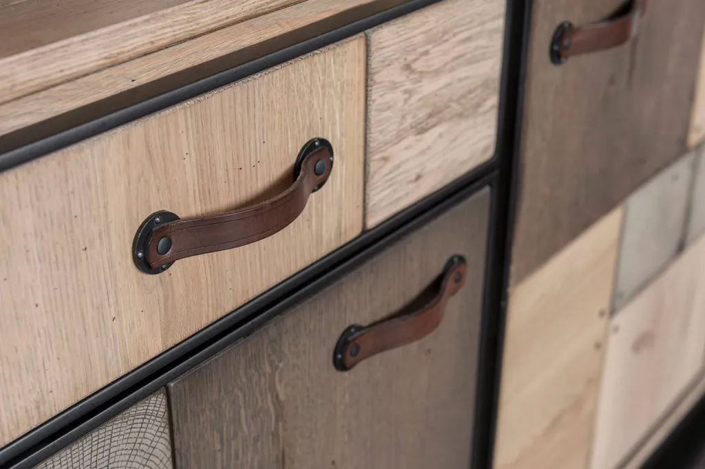 bahut style industriel avec poignées en cuir Toulon