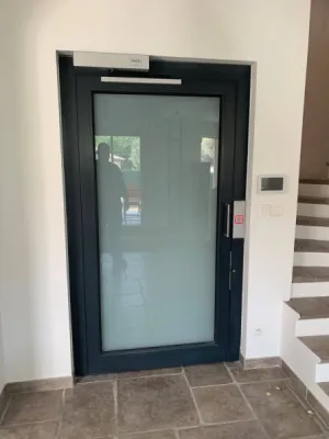 portes battantes motorisée VIMEC E10 chez un particulier à Carros près de Nice portes battantes motorisée VIMEC E10 chez un particulier à Carros près de Nice