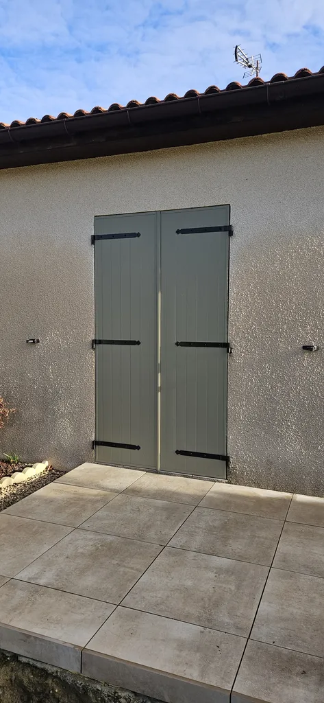 Rénovation volets battant ALUMINIUM isolé sur mesure posé par les menuisiers occitans 