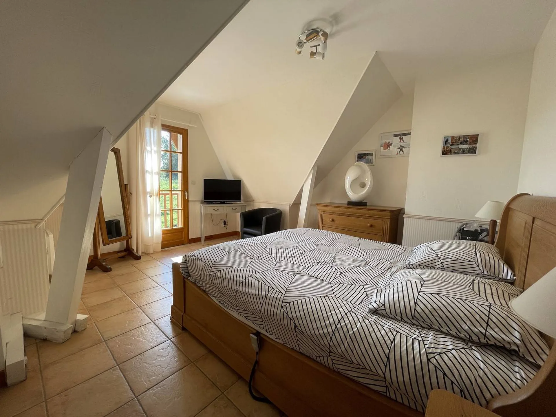 Maison individuelle en bord de rivière de 180m², située à proximité de Neufchâtel-en-Bray, dans un environnement calme et verdoyant, sur son terrain de 1 250m², Seine Maritime, 76