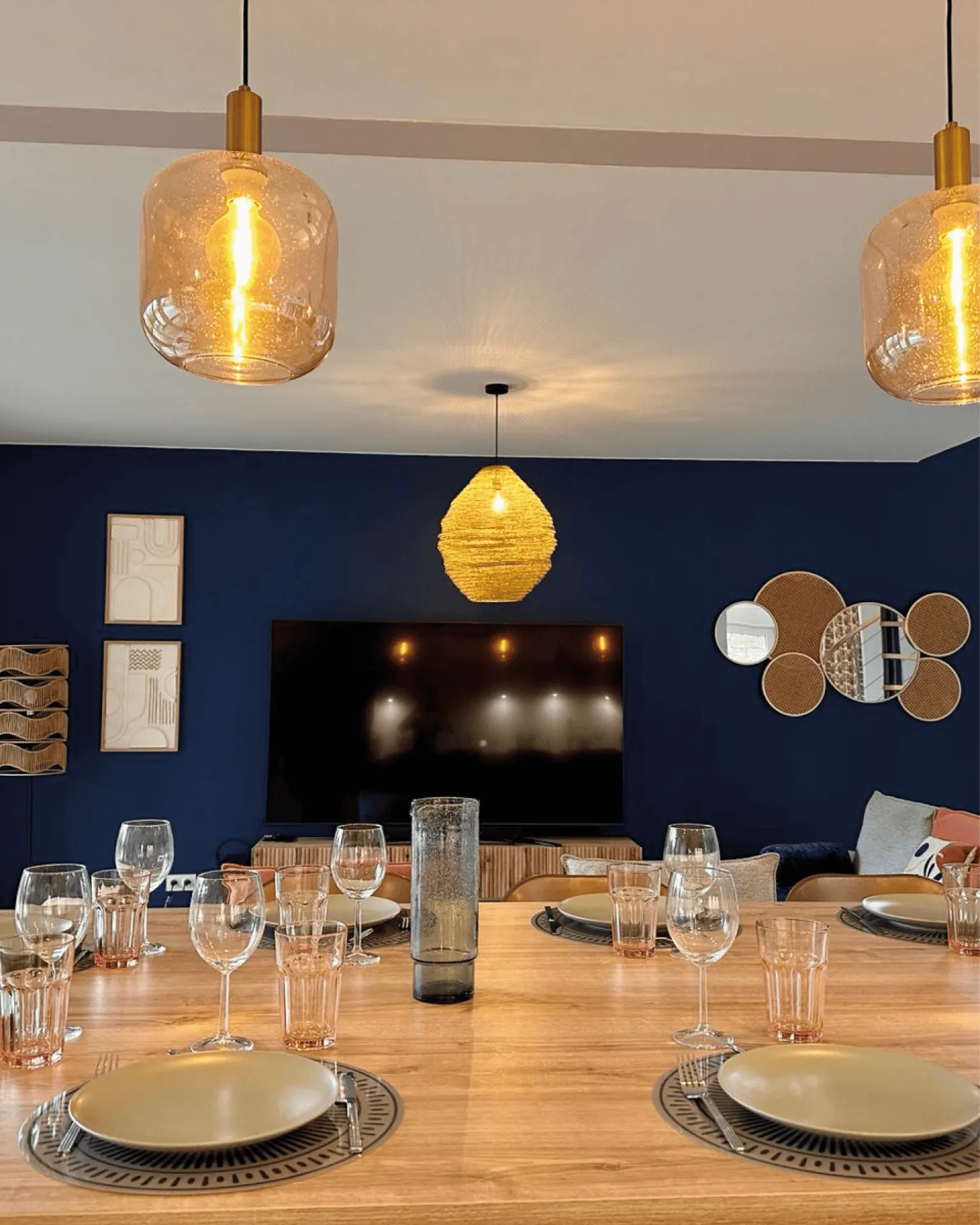 Cuisine ouverte et fonctionnelle avec accès direct au séjour, par l'Atelier D, architecte d'intérieur à Bordeaux.