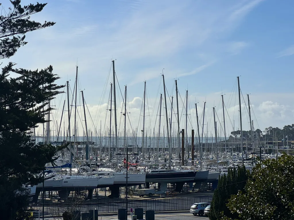 2533 - Appartement rénové avec vue sur le port