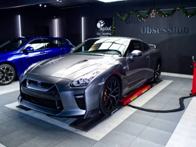 Cette Nissan GT-R bénéficie d’un PPF film de protection XPEL Fusion intégral, appliqué par Gloss Obsession pour une protection durable et une finition éclatante.