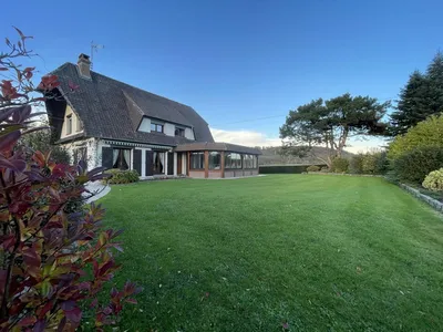 SOUS OFFRE Maison traditionnelle de 160,60 m² avec dépendance de 45m², sur son son terrain de 2 970 m², à proximité des commerces de Saint Nicolas d'Aliermont, Seine Maritime, 76