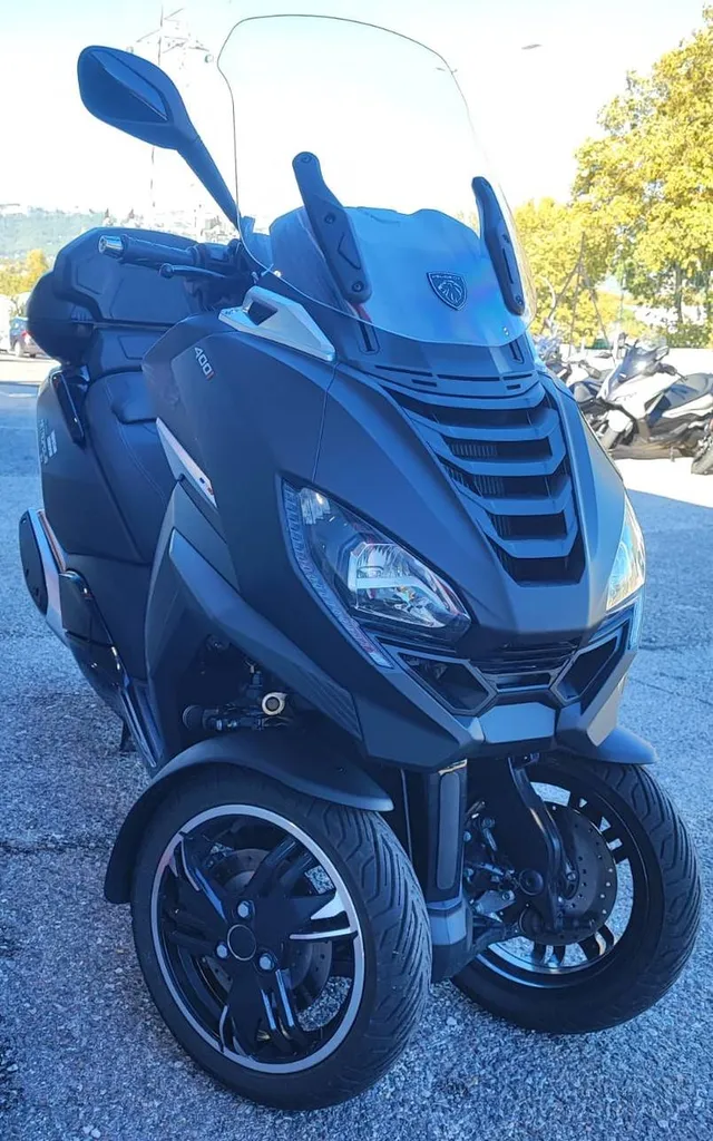 PEUGEOT METROPOLIS SW du 06/2025 avec 800 km.