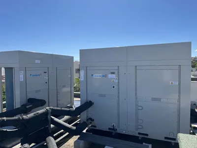 Remplacement de climatisation industrielle dans un immeuble de bureaux près de Villeneuve Loubet