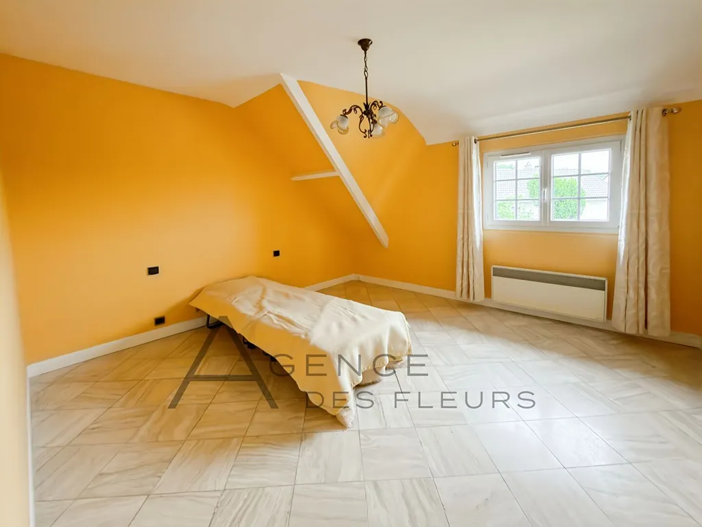 À vendre, maison de 92 m² sur sous sol complet édifiée sur un terrain de 1050 m² située sur la commune de ST PIERRE LES ELBEUF 76320