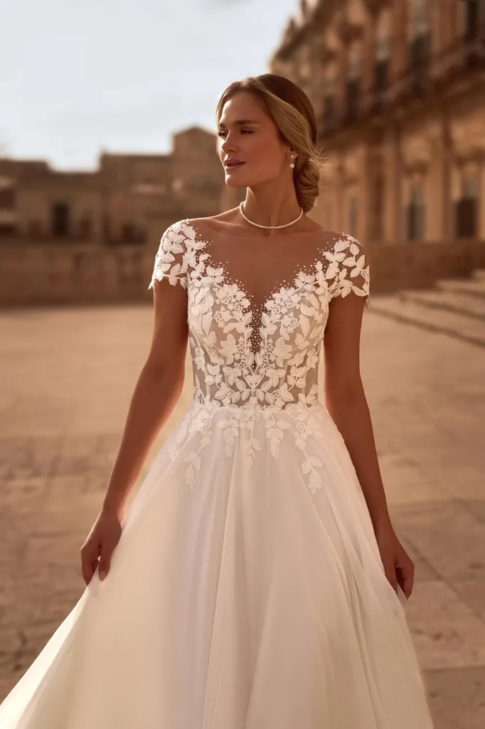 Robe de mariée bohème avec petites manches courtes Marseille centre ville