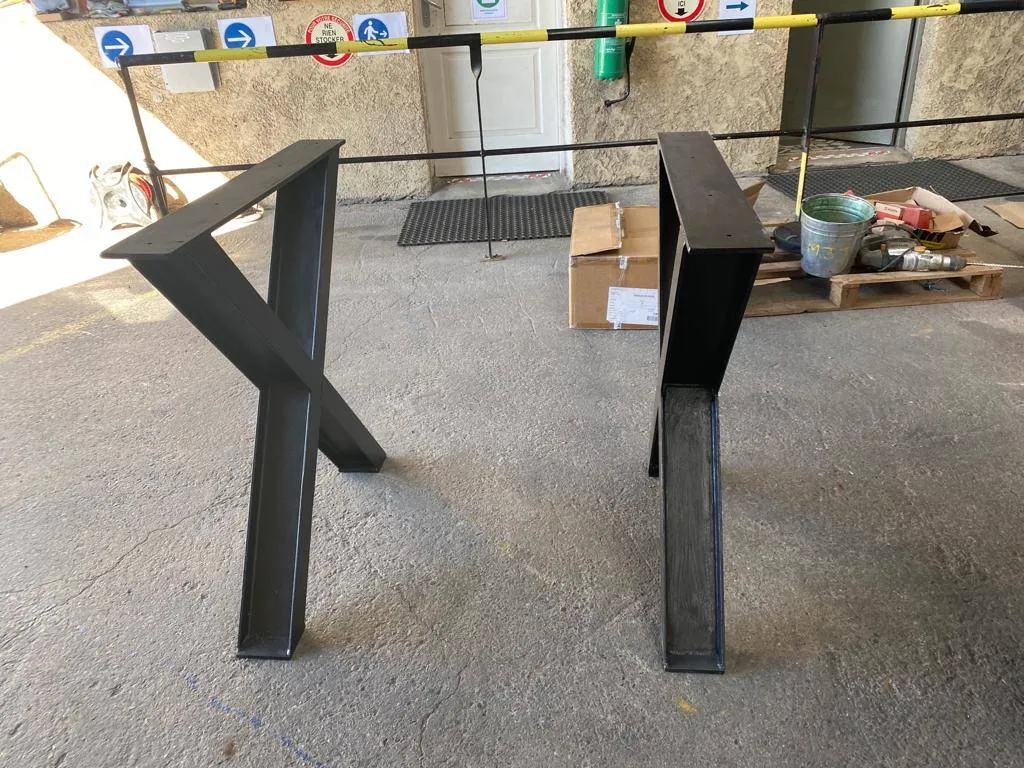 PIEDS DE TABLE PERSONNALISES METALLIQUES FABRIQUES DANS NOS ATELIERS  MARTIGUES BOUCHES DU RHONE 