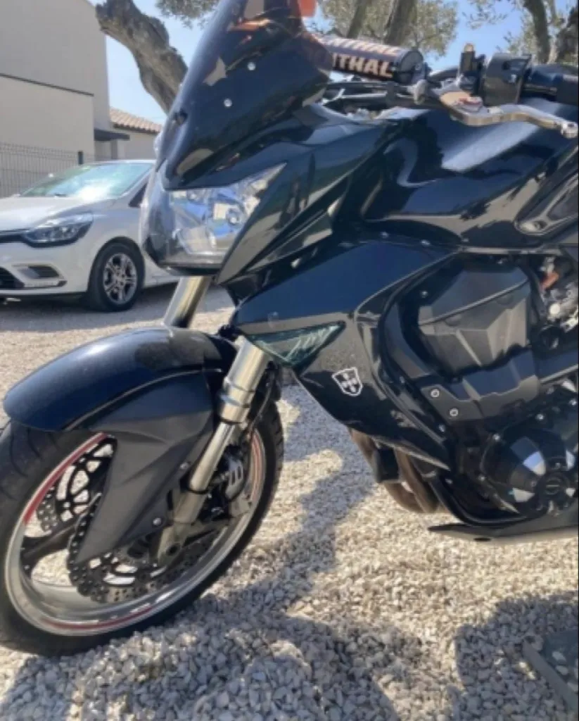 Kawasaki Z1000 : Vente moto Kawasaki Z1000 d’occasion, modèle sportif puissant et fiable en excellent état à Tarascon et Arles