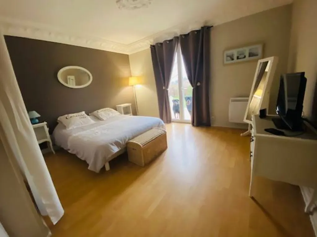 A acheter pavillon lumineux de 160m² surun terrain de 1514m² avec sous sol complet sur la commune de SAINT AUBIN LES ELBEUF 76410