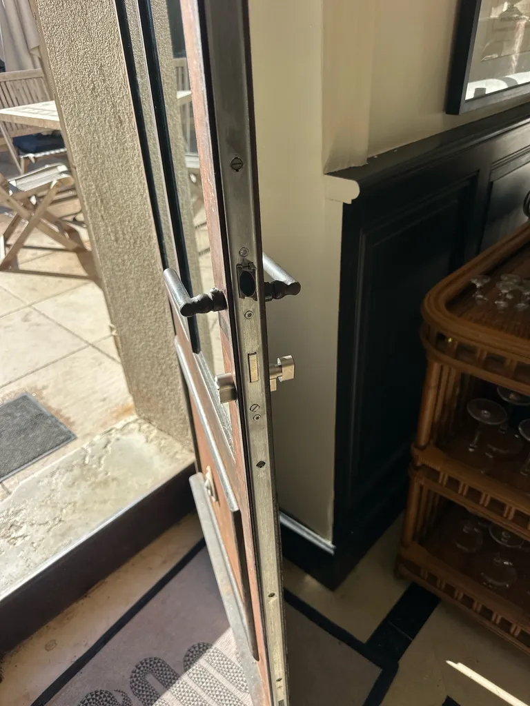 remplacement d'une serrure encastrée 