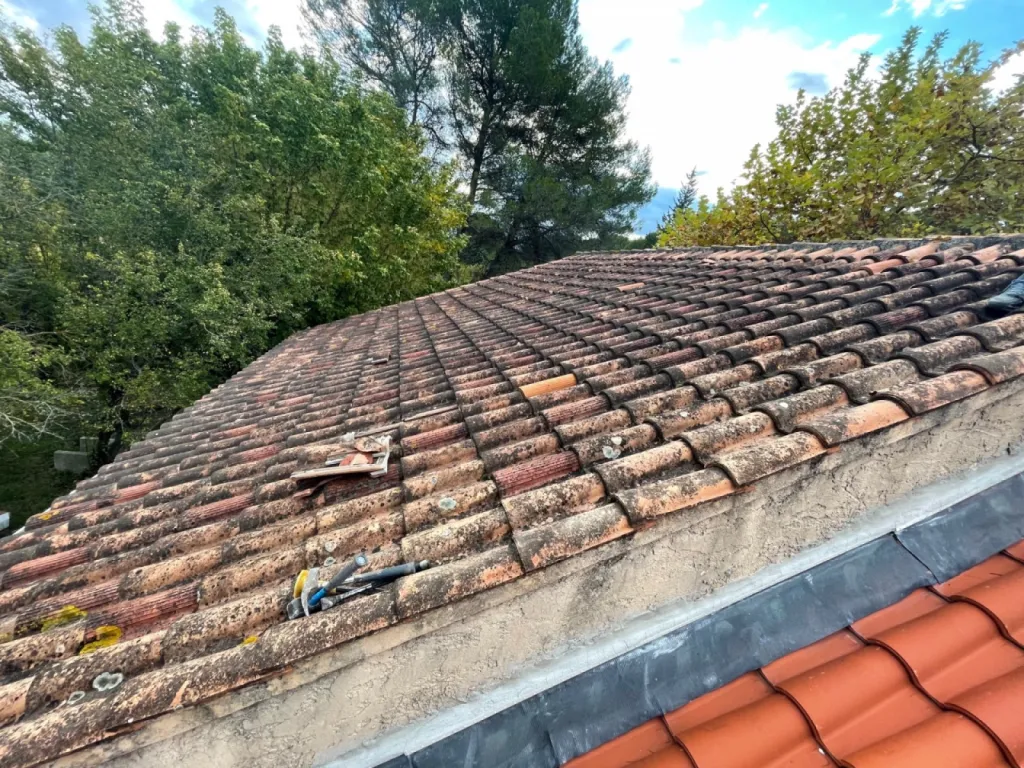Nouveau chantier de changement de toiture type mécanique Romane sur Martigues
