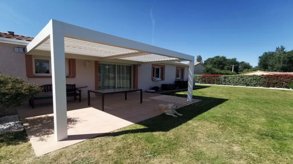 Fourniture et pose d'une Pergola Bioclimatique avec éclairage LED intégré à Fronton