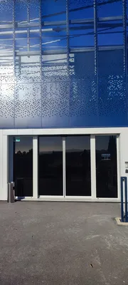 Pose de films vitres teintées anti-éblouissement aspect sombre pour reflets sur ordinateur et anti vis à vis AIX EN PROVENCE