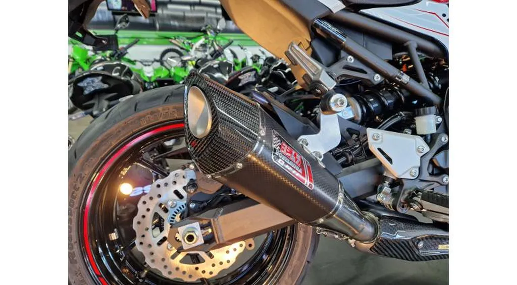 Kawasaki Racing Nîmes, votre spécialiste moto d'occasion et de la personnalisation à Nîmes dans le Gard 30