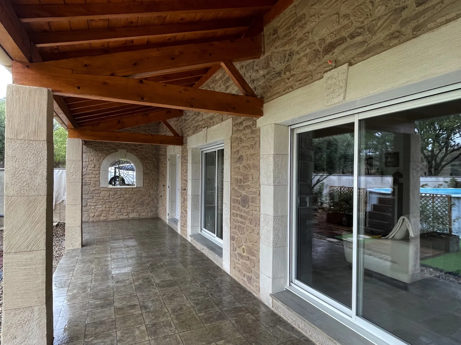 Ravalement de façade en Pierre d’une terrasse à Corneilhan proche de Béziers