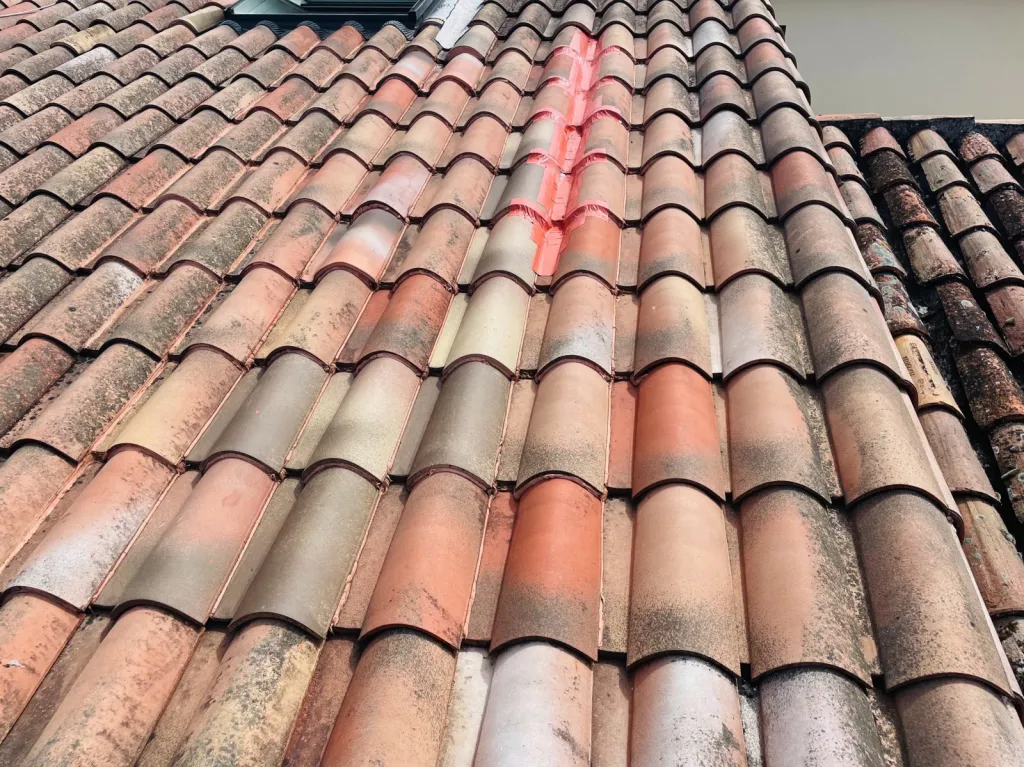 Recherche de Fuites et Révision d’une toiture de maison sur Aix-en-Provence 13100