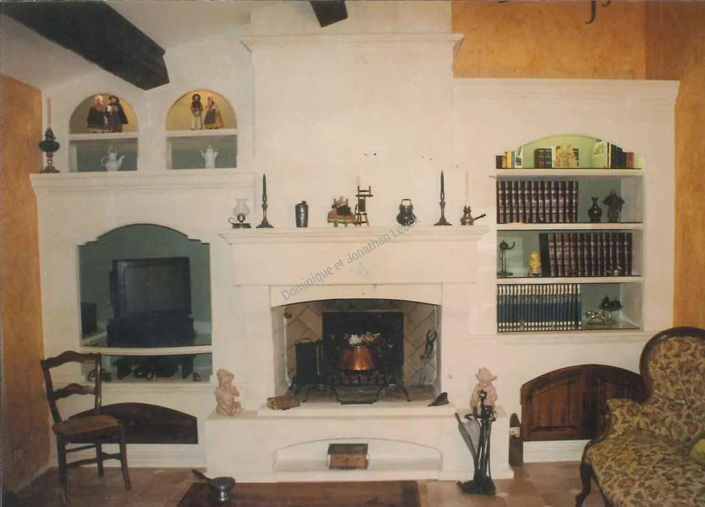 Cheminée , hotte et aménagements en pierre d'Estaillades