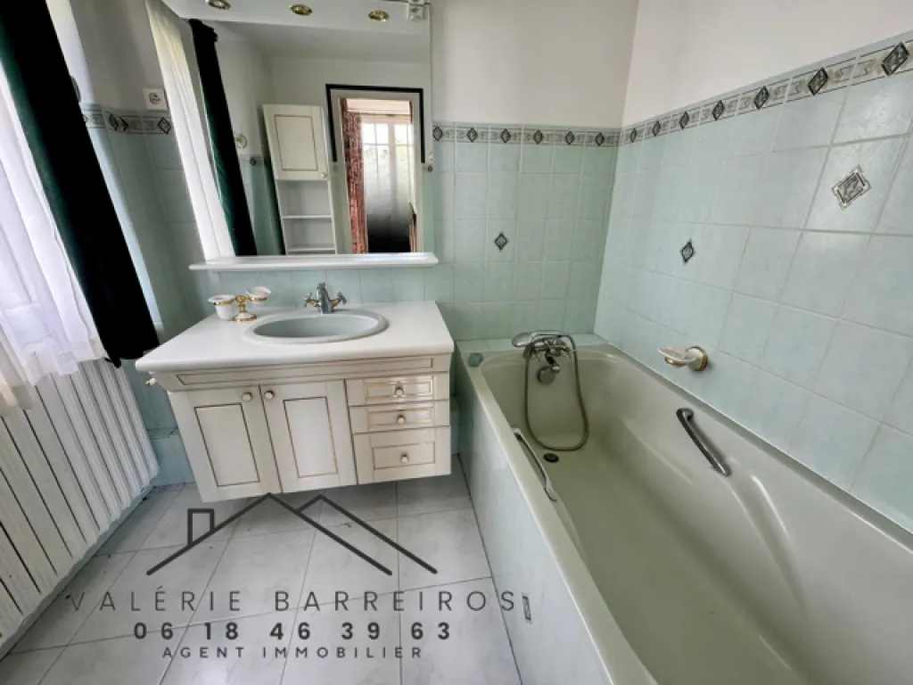 A vendre maison de 147 m² habitables édifiée sur 800 m² de terrain sur la commune de LA LONDE 76500