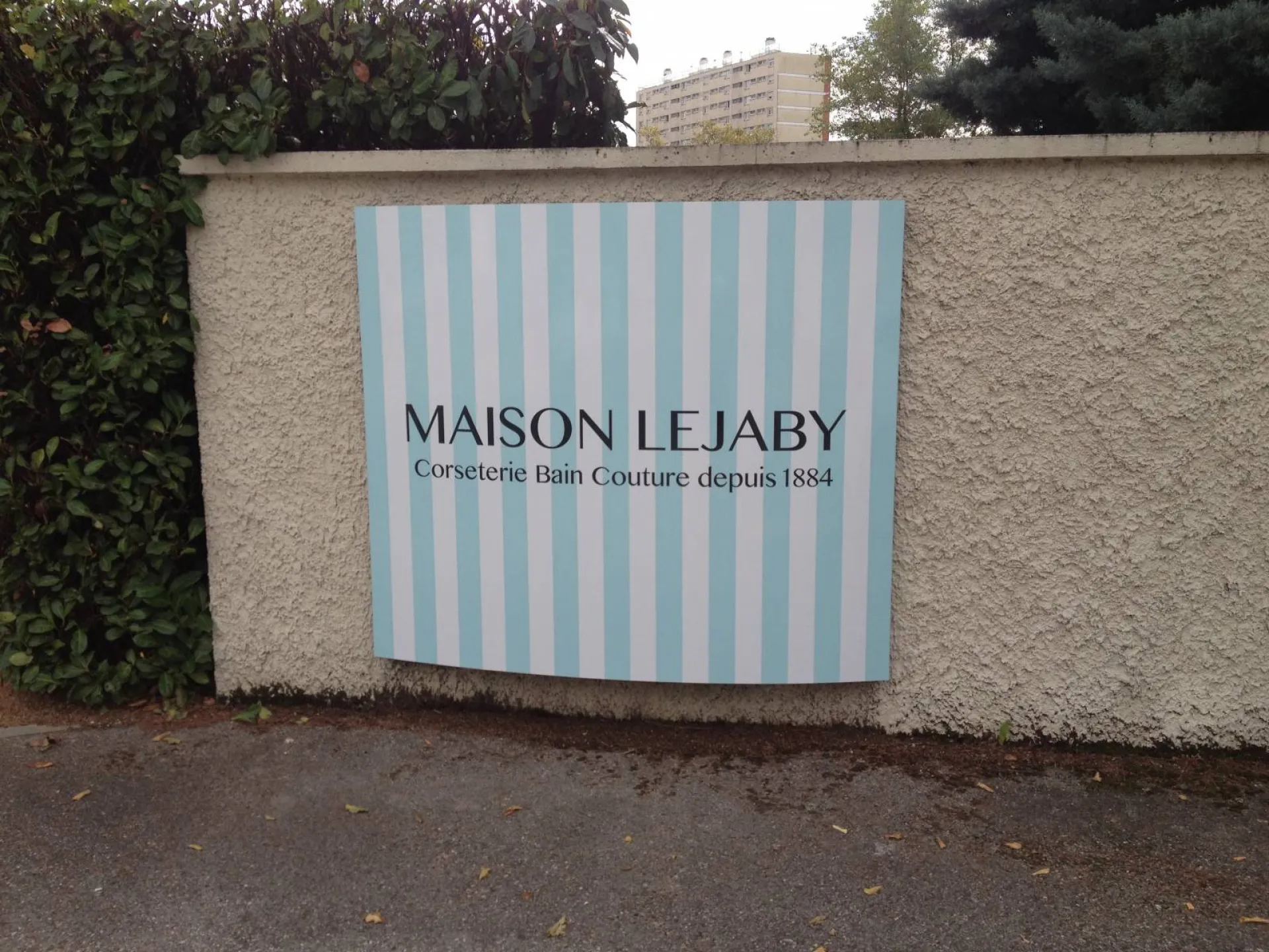 Impression d'une enseigne panneau Dibond® extérieur à Lyon Maison Lejaby