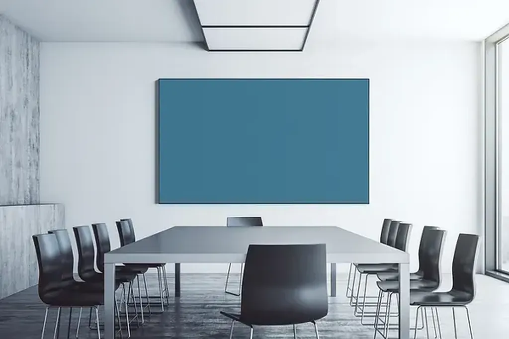 Panneau mural à la fois acoustique et personnalisé installé dans une salle de réunion à Alès