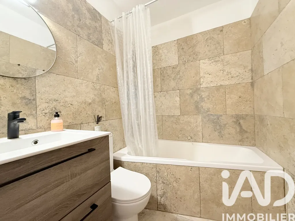 Studio avec balcon et vue mer à vendre à Six-Fours-les-Plages proche des plages centrales