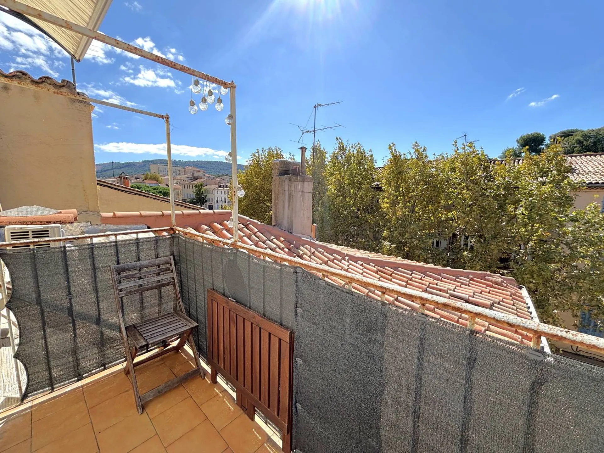 Appartement T2 en duplex Aubagne  dans le centre en dernier étage avec balcon